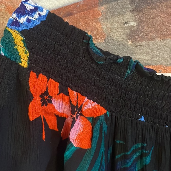 Off the Shoulder Smocked Floral Top - Picture 5 of 5